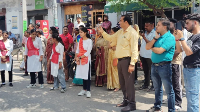 Na Thappad se, Na Gaali se – Ab Samjhayenge Taali Se” A Powerful Street Play Ignites Swachhata Spirit in Lalchowk, Srinagar