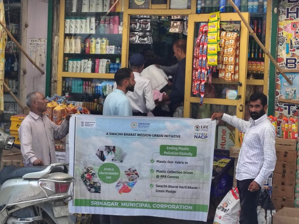 Stepping Towards a Polythene-Free Srinagar: SMC & Swaaha Intensify Enforcement in Ward 22